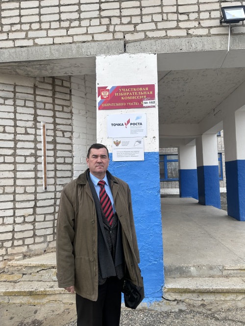 Посетил участковые избирательные комиссии Целинного района Республики Калмыкия