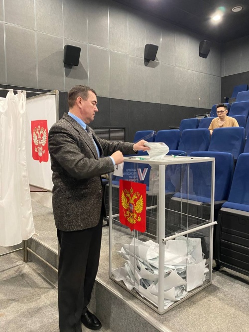 Уполномоченный по правам человека в Республике Калмыкия проголосовал на выборах Президента Российской Федерации