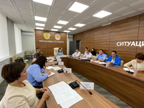 Заседание комиссии по вопросам деятельности Государственного фонда «Защитники Отечества» Республики Калмыкия