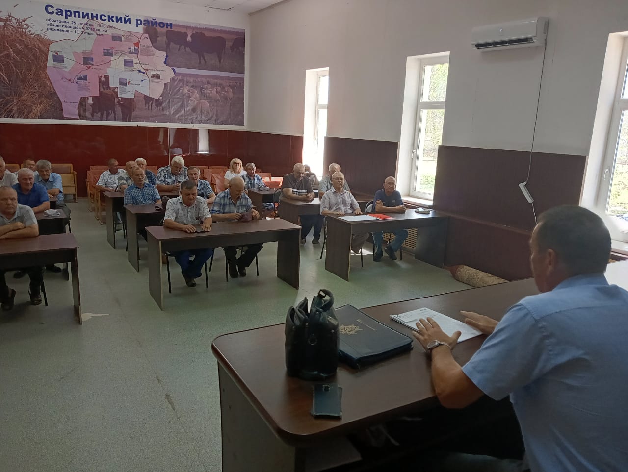 Уполномоченный по правам человека встретился с представителями любительского рыболовства Сарпинского района