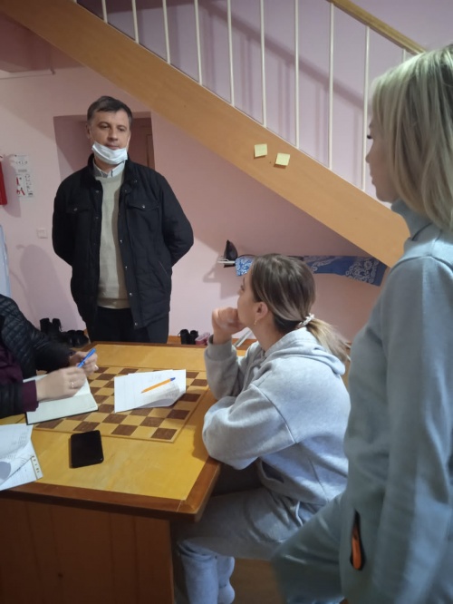 Сотрудники Аппарата Уполномоченного по правам человека в Республике Калмыкия посетили жителей Донецкой Народной Республики, прибывших в Элисту