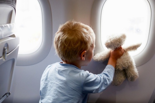 Дети, страдающие тяжелыми заболеваниями, получили возможность бесплатно летать до места лечения и обратно